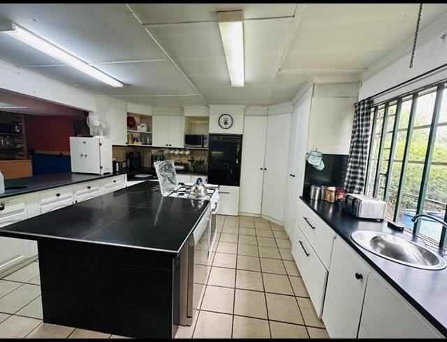 6 BEDROOM HOUSE FOR SALE IN PRIMROSE EAST